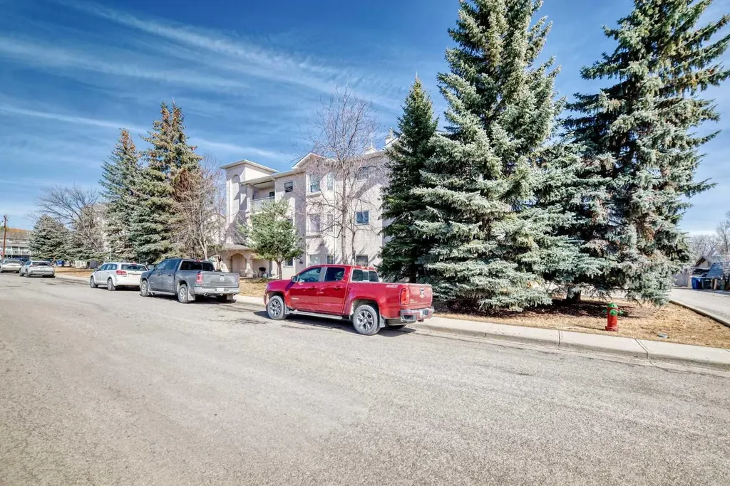 7 Lineham Avenue Okotoks AB T1S 1Z2