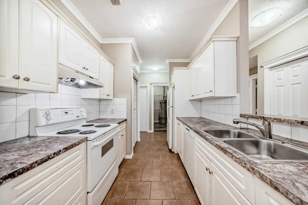 7 Lineham Avenue Okotoks AB T1S 1Z2