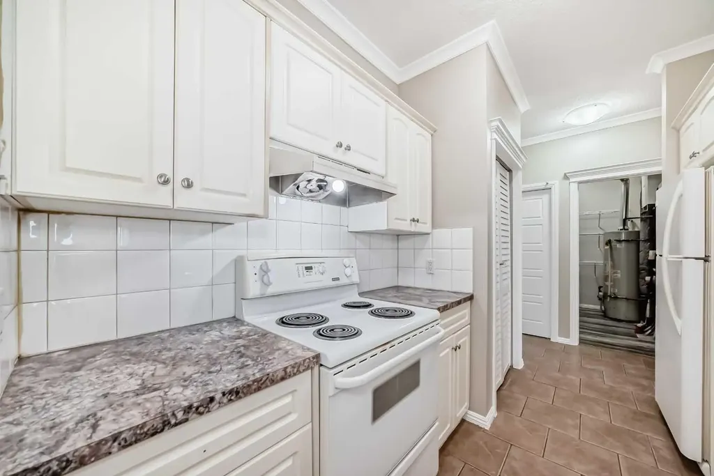 7 Lineham Avenue Okotoks AB T1S 1Z2