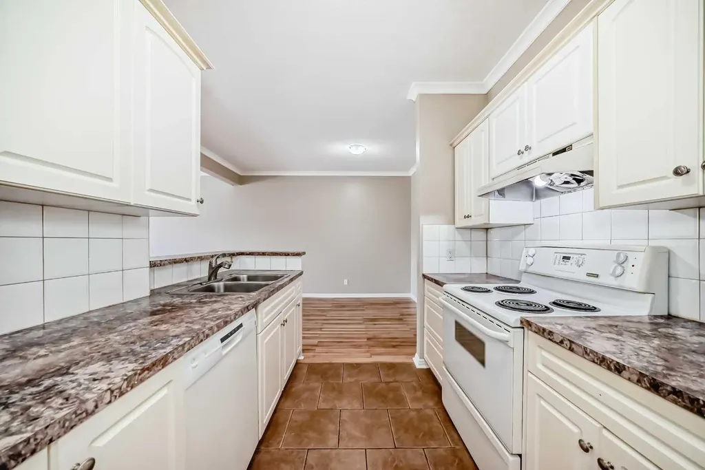 7 Lineham Avenue Okotoks AB T1S 1Z2