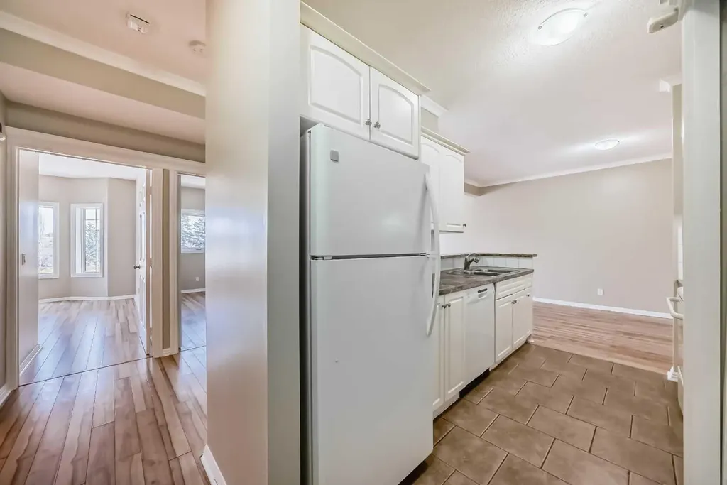 7 Lineham Avenue Okotoks AB T1S 1Z2