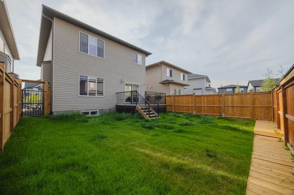 62 Legacy Glen Terrace SE Calgary AB T2X 3Y8