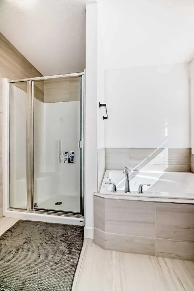 357 Nolanhurst Crescent NW Calgary AB T3R 1J4