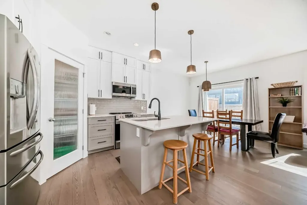 357 Nolanhurst Crescent NW Calgary AB T3R 1J4
