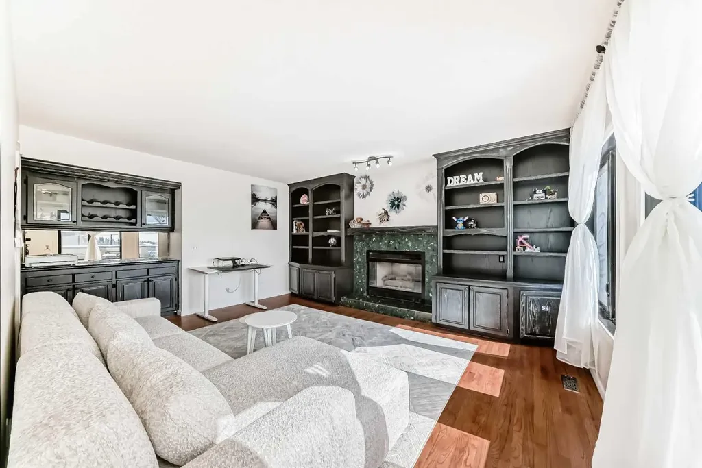 40 Christie Cairn Square SW Calgary AB T3H 2Z2
