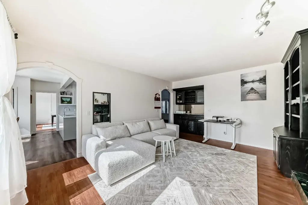 40 Christie Cairn Square SW Calgary AB T3H 2Z2