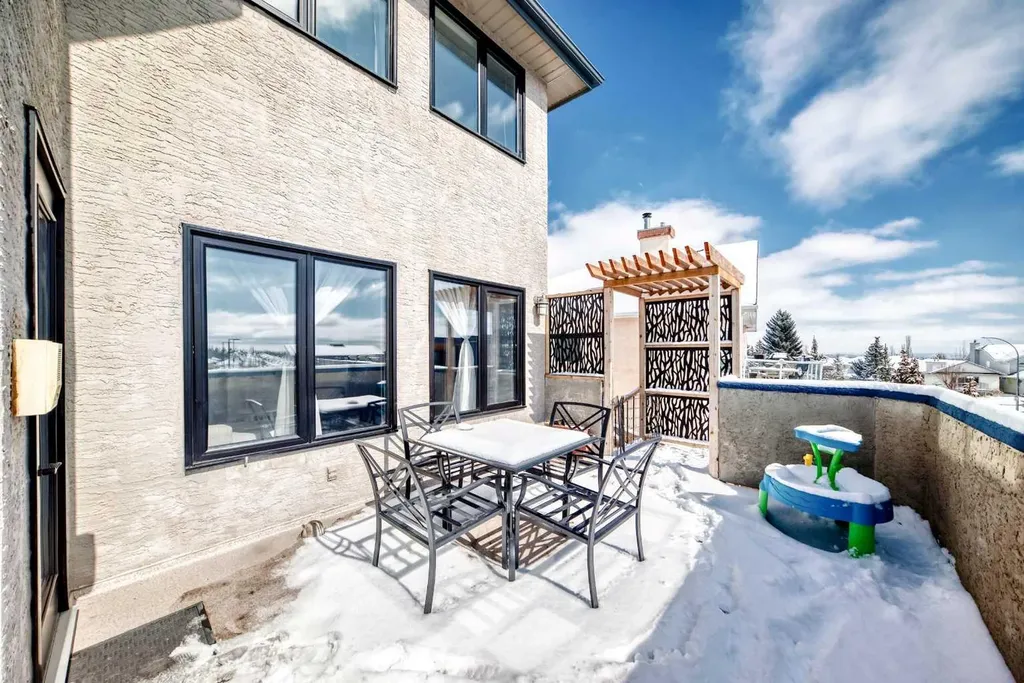 40 Christie Cairn Square SW Calgary AB T3H 2Z2