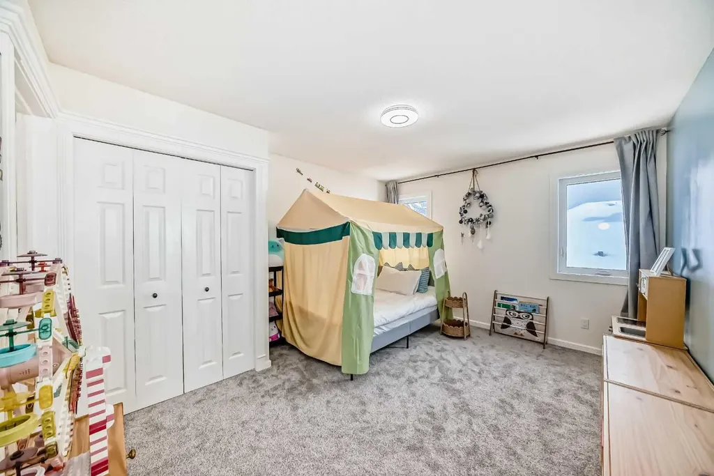 40 Christie Cairn Square SW Calgary AB T3H 2Z2