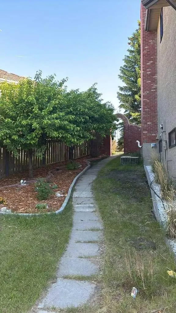40 Christie Cairn Square SW Calgary AB T3H 2Z2