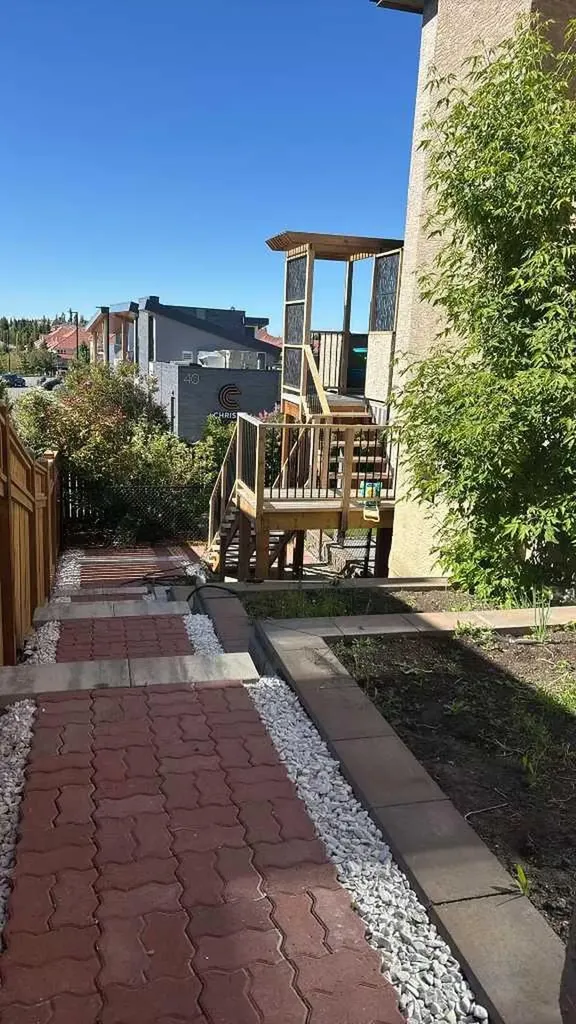 40 Christie Cairn Square SW Calgary AB T3H 2Z2