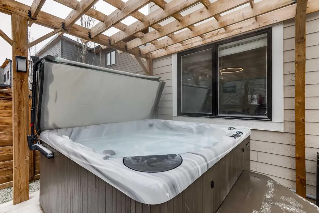 44 Timberline Way SW Calgary AB T3H0W3
