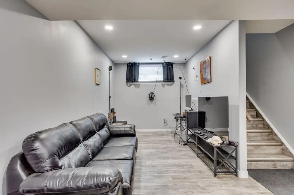 144 Beaverlodge Close Fort Mcmurray AB T9H 2V5