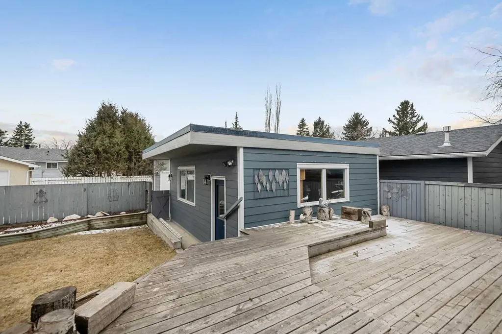 5689 Brenner Crescent NW Calgary AB T2L 1Z3