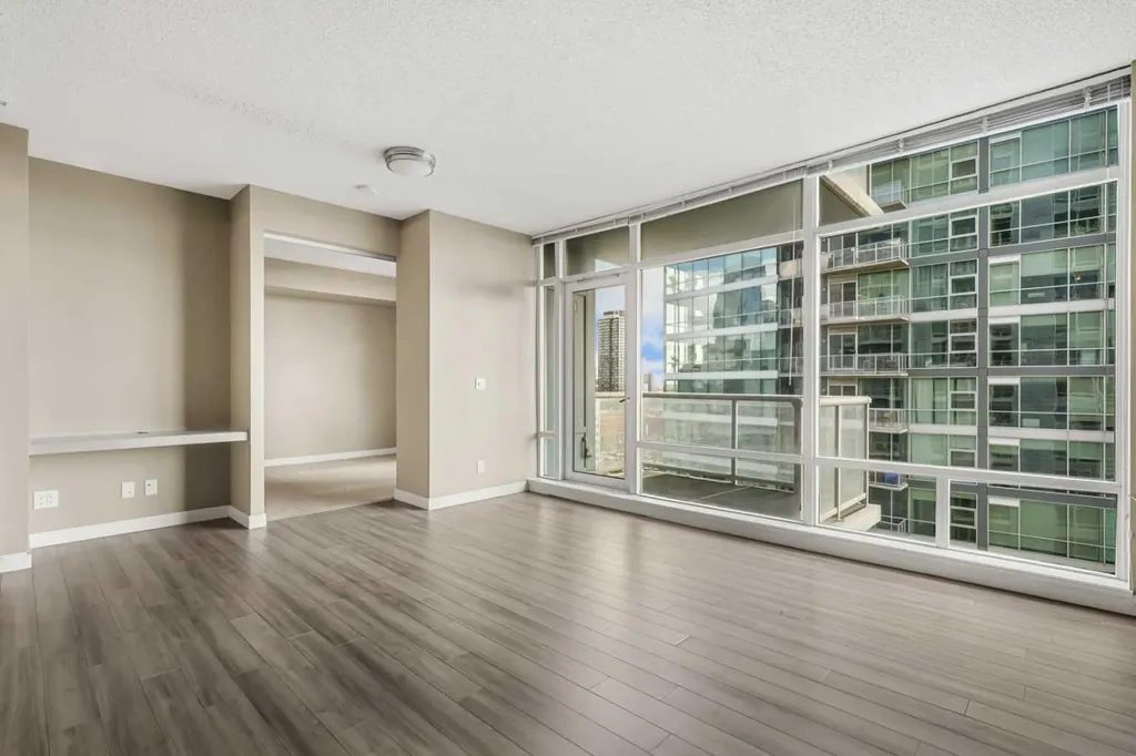 215 13 Avenue SW Calgary AB T2R 0V6