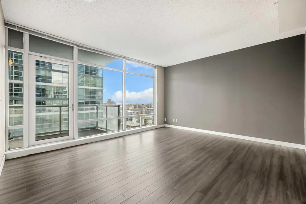 215 13 Avenue SW Calgary AB T2R 0V6