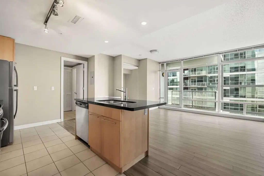 215 13 Avenue SW Calgary AB T2R 0V6