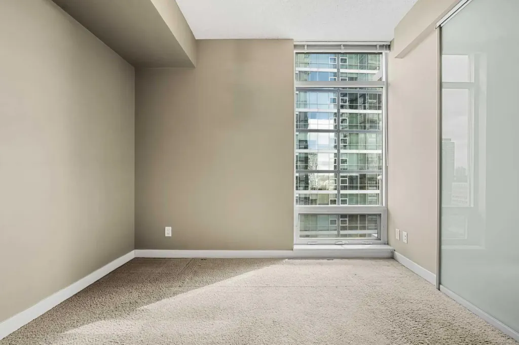 215 13 Avenue SW Calgary AB T2R 0V6