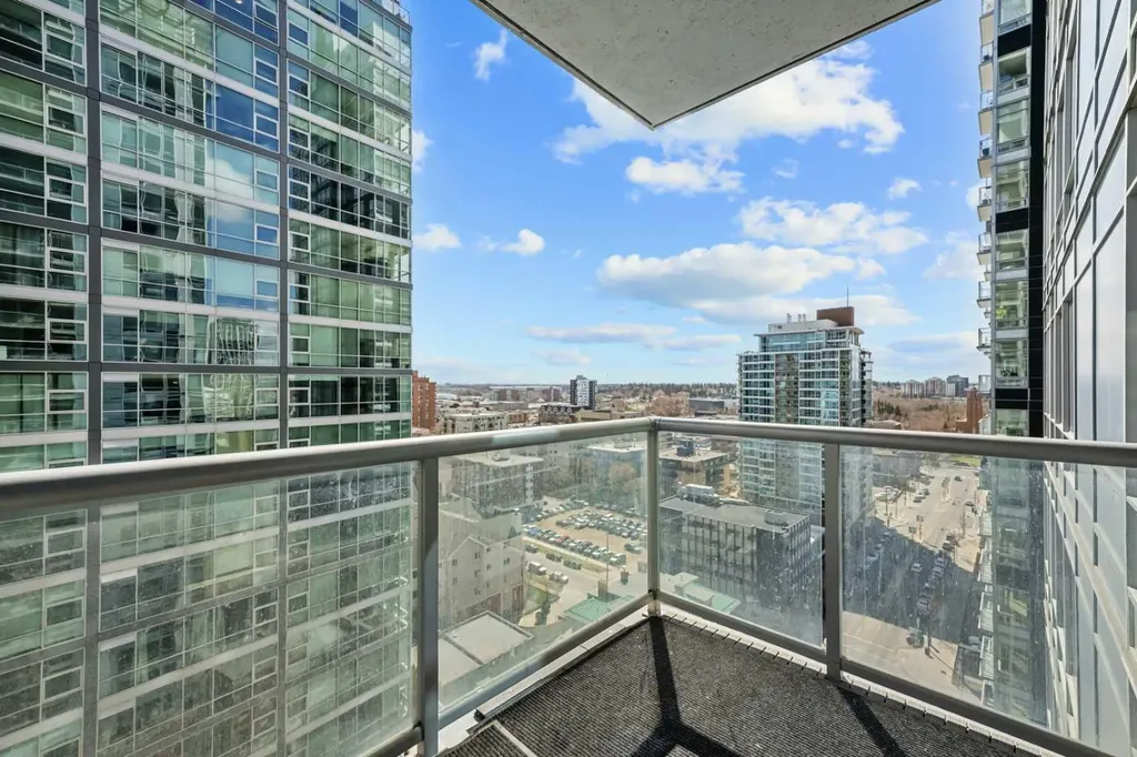 215 13 Avenue SW Calgary AB T2R 0V6