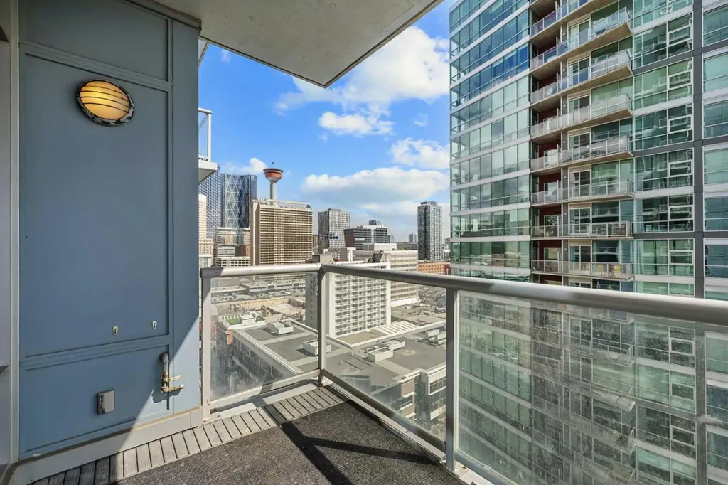 215 13 Avenue SW Calgary AB T2R 0V6
