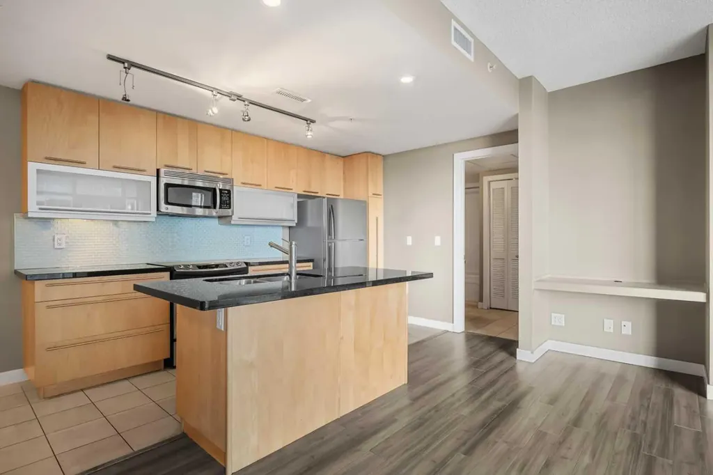 215 13 Avenue SW Calgary AB T2R 0V6