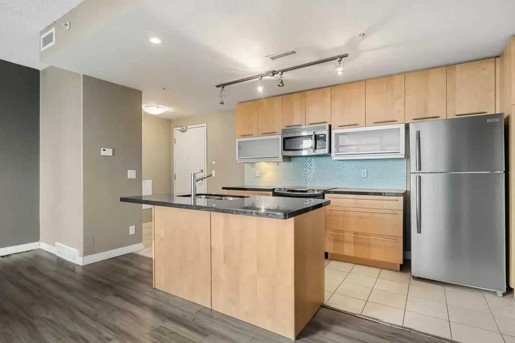 215 13 Avenue SW Calgary AB T2R 0V6
