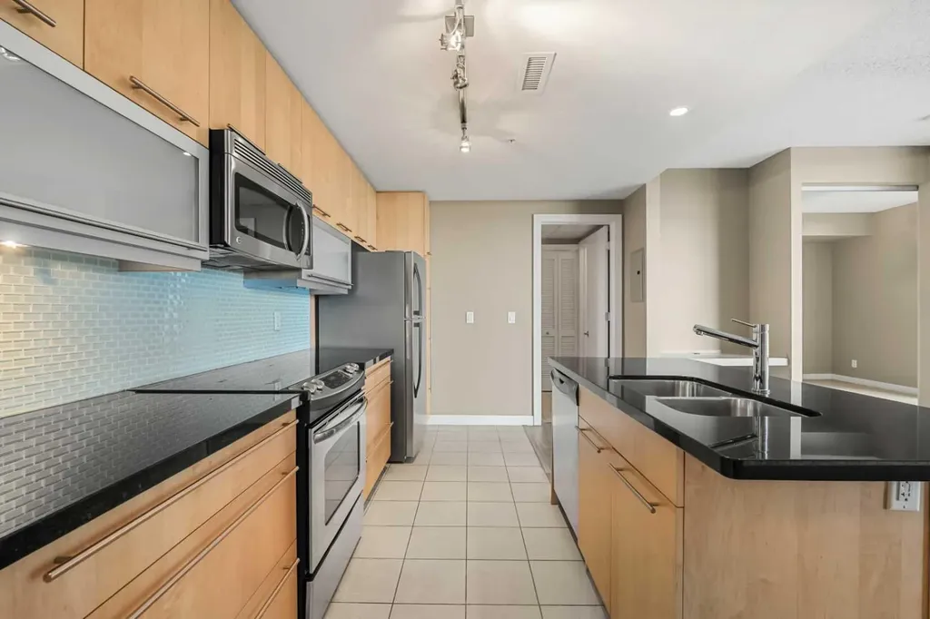 215 13 Avenue SW Calgary AB T2R 0V6