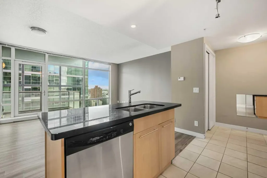 215 13 Avenue SW Calgary AB T2R 0V6