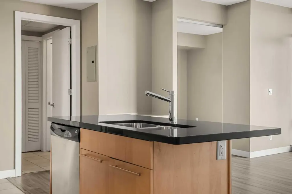 215 13 Avenue SW Calgary AB T2R 0V6