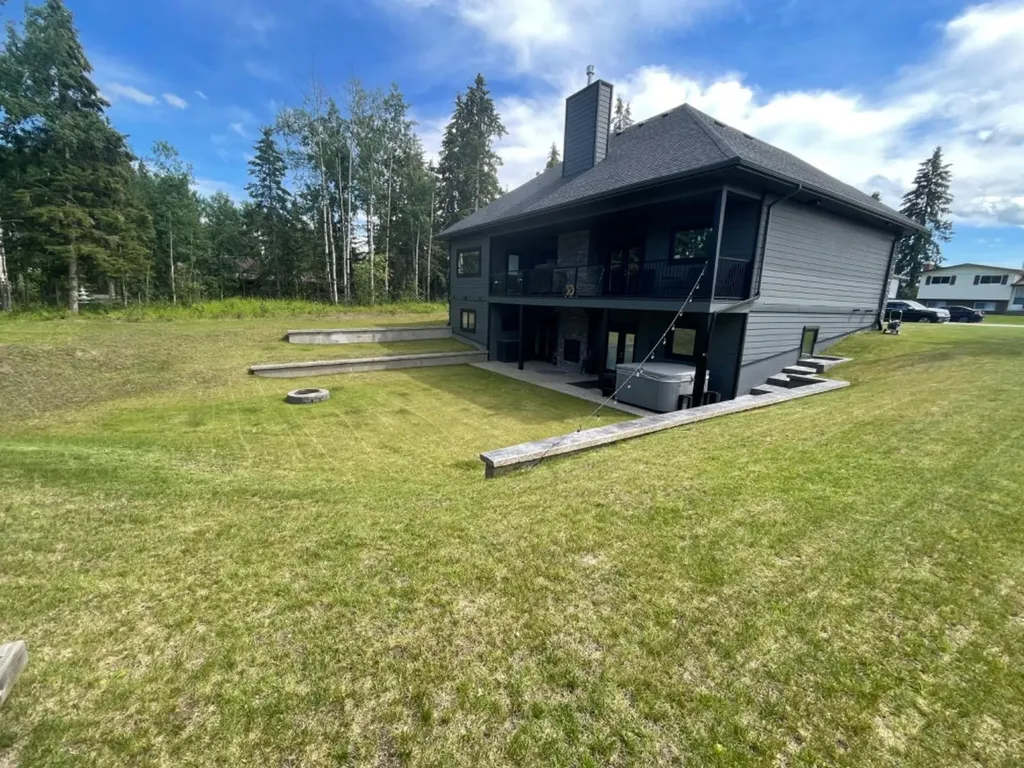 4714 Sakwatamau Drive Whitecourt AB T7S 1E1