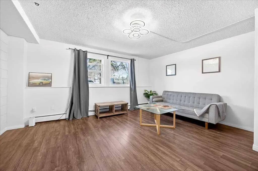 2111 14 Street Calgary AB T2B3M3