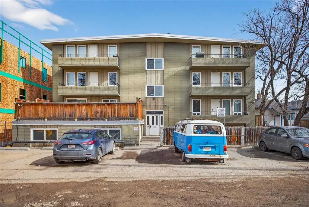 2111 14 Street Calgary AB T2B3M3