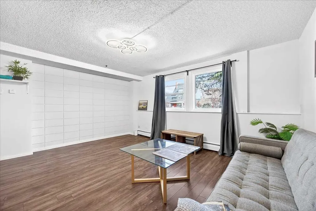2111 14 Street Calgary AB T2B3M3