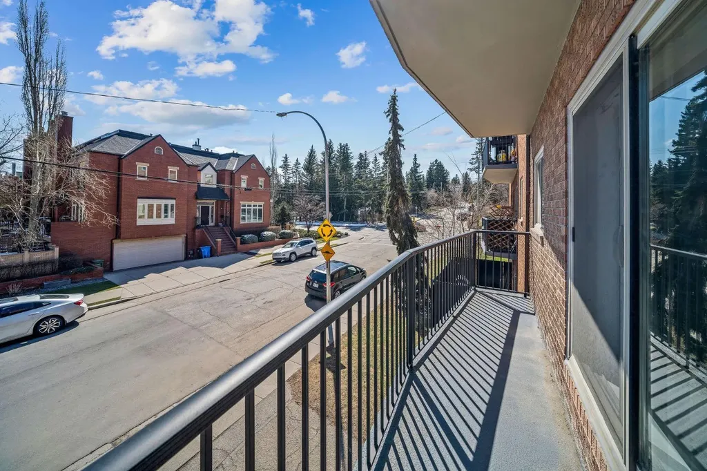 808 Royal Avenue SW Calgary AB T2T 0L3