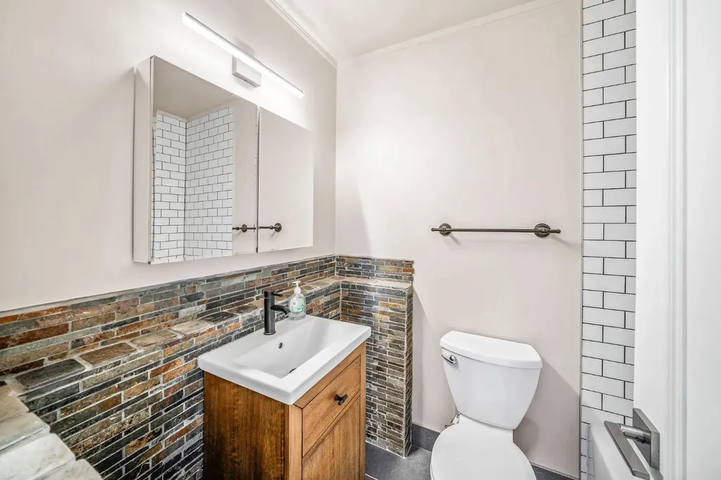 808 Royal Avenue SW Calgary AB T2T 0L3