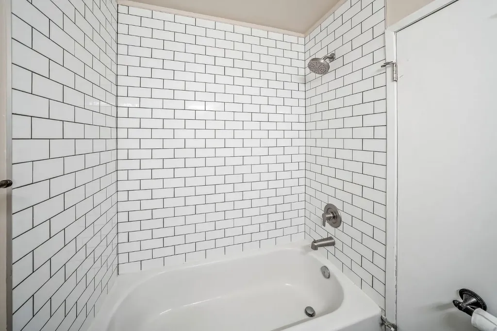 808 Royal Avenue SW Calgary AB T2T 0L3