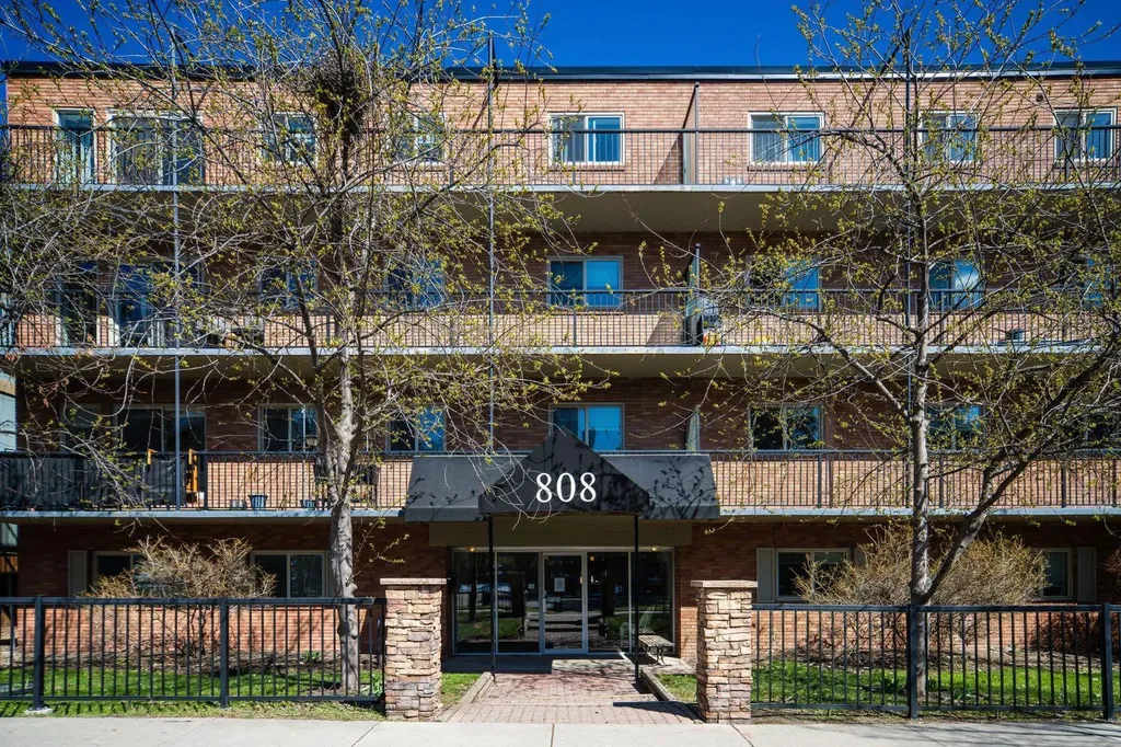 808 Royal Avenue SW Calgary AB T2T 0L3