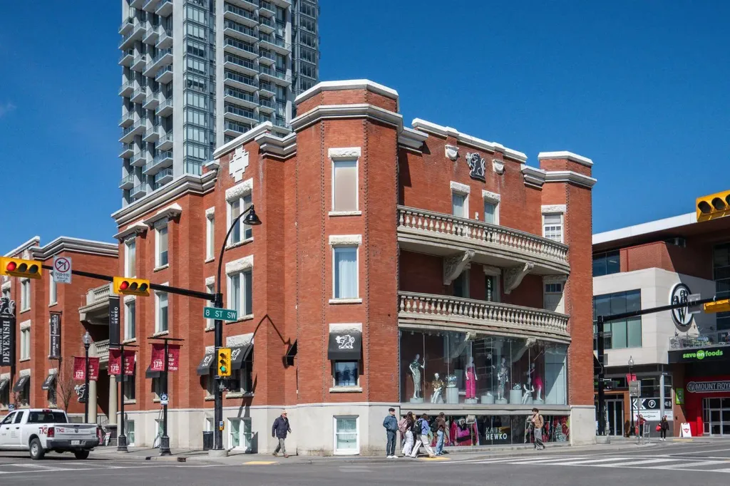 808 Royal Avenue SW Calgary AB T2T 0L3