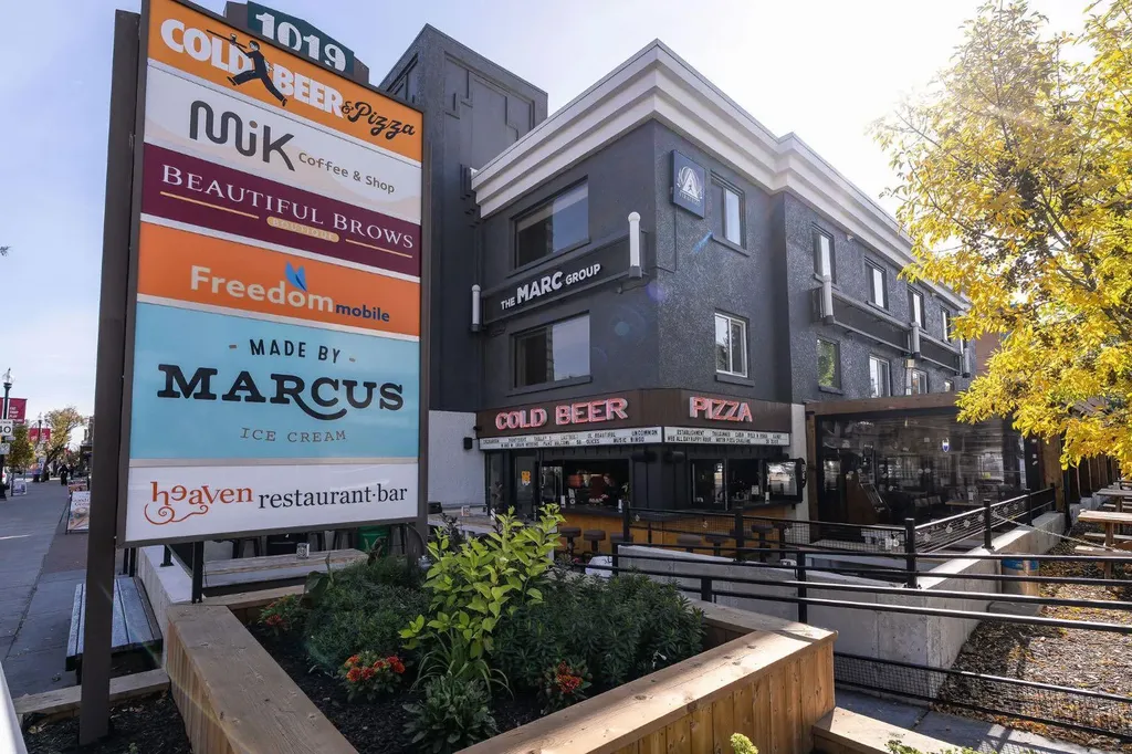 808 Royal Avenue SW Calgary AB T2T 0L3