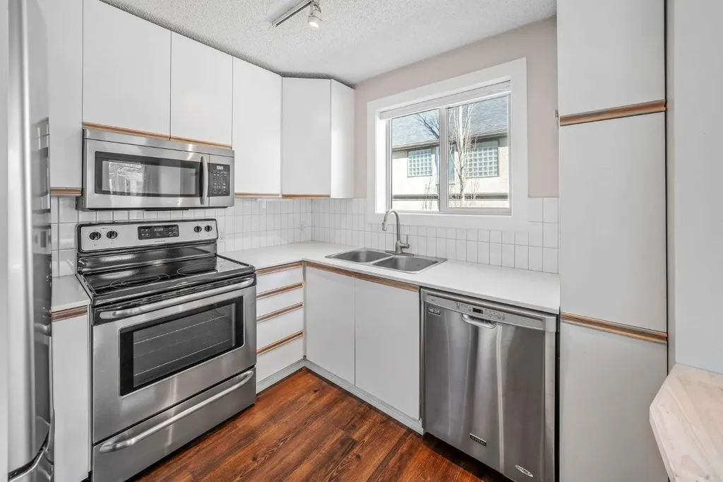 808 Royal Avenue SW Calgary AB T2T 0L3