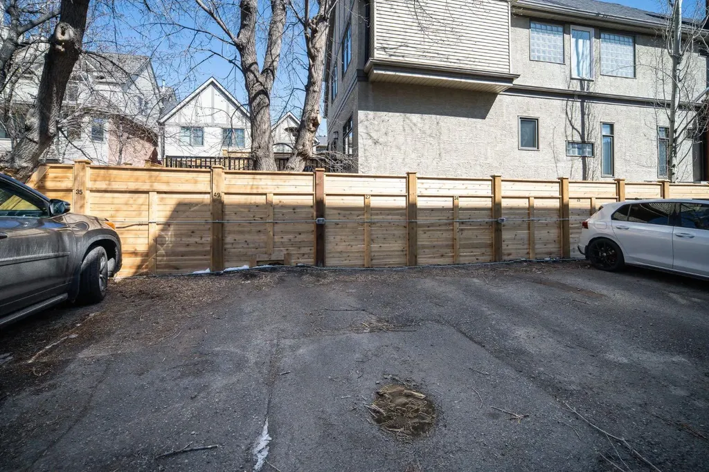 808 Royal Avenue SW Calgary AB T2T 0L3