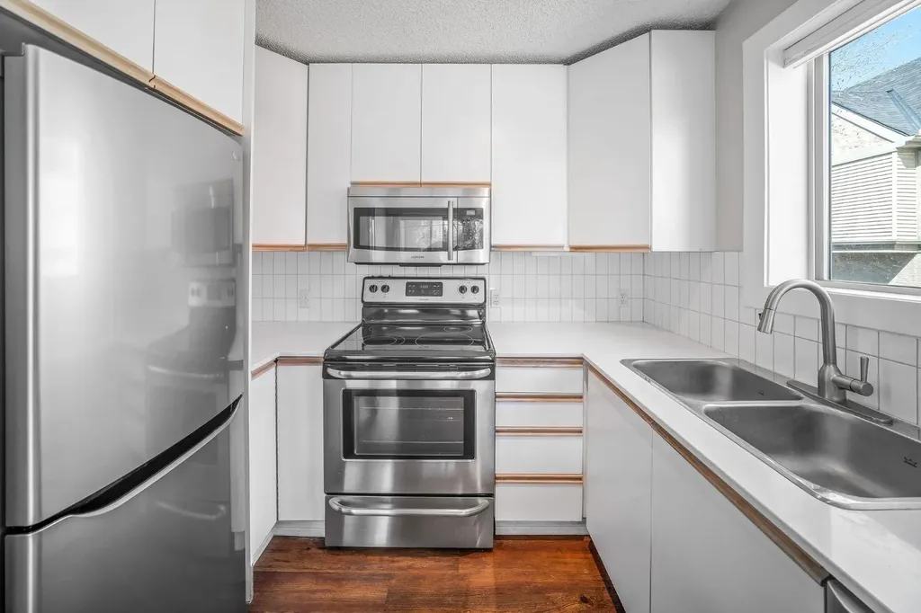 808 Royal Avenue SW Calgary AB T2T 0L3