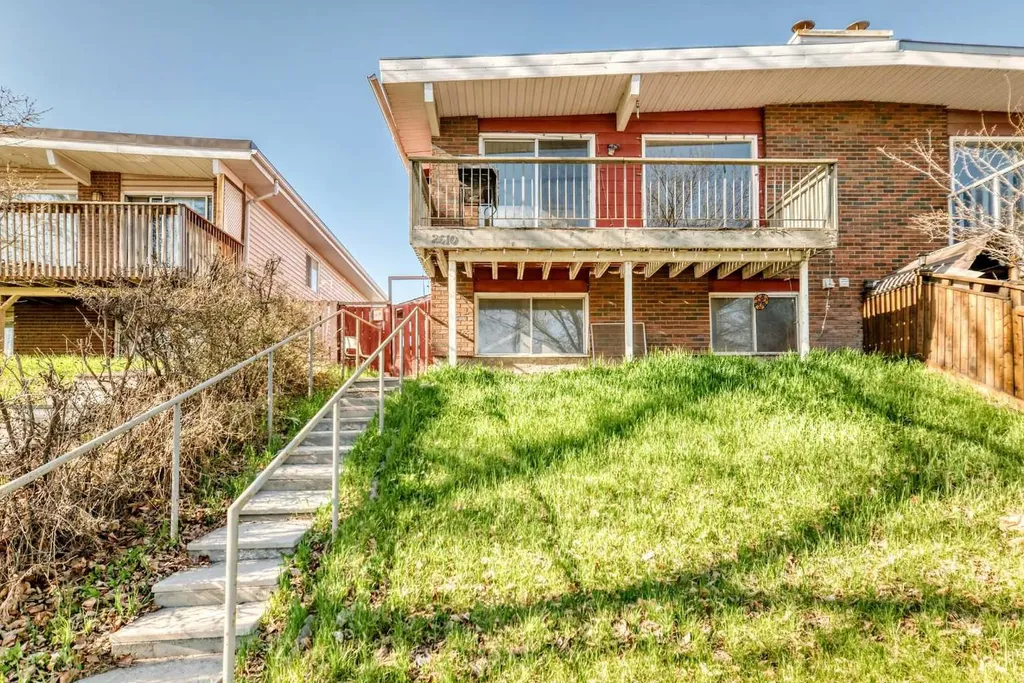 2610 Dover Ridge Drive SE Calgary AB T2B 2L3