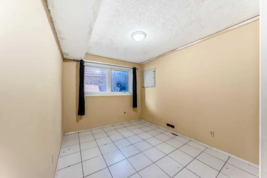 2610 Dover Ridge Drive SE Calgary AB T2B 2L3