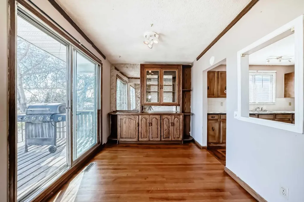 2610 Dover Ridge Drive SE Calgary AB T2B 2L3