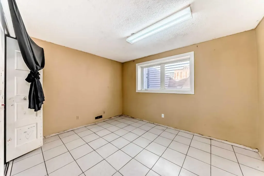 2610 Dover Ridge Drive SE Calgary AB T2B 2L3