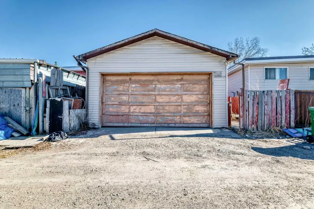 2610 Dover Ridge Drive SE Calgary AB T2B 2L3