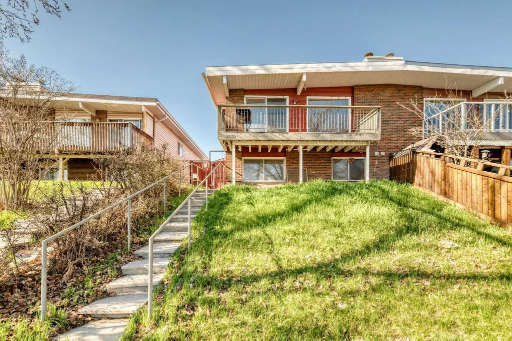 2610 Dover Ridge Drive SE Calgary AB T2B 2L3