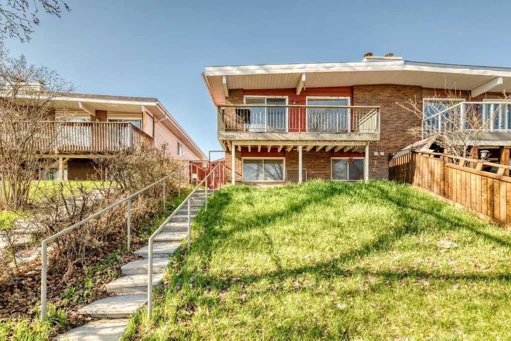 2610 Dover Ridge Drive SE Calgary AB T2B 2L3