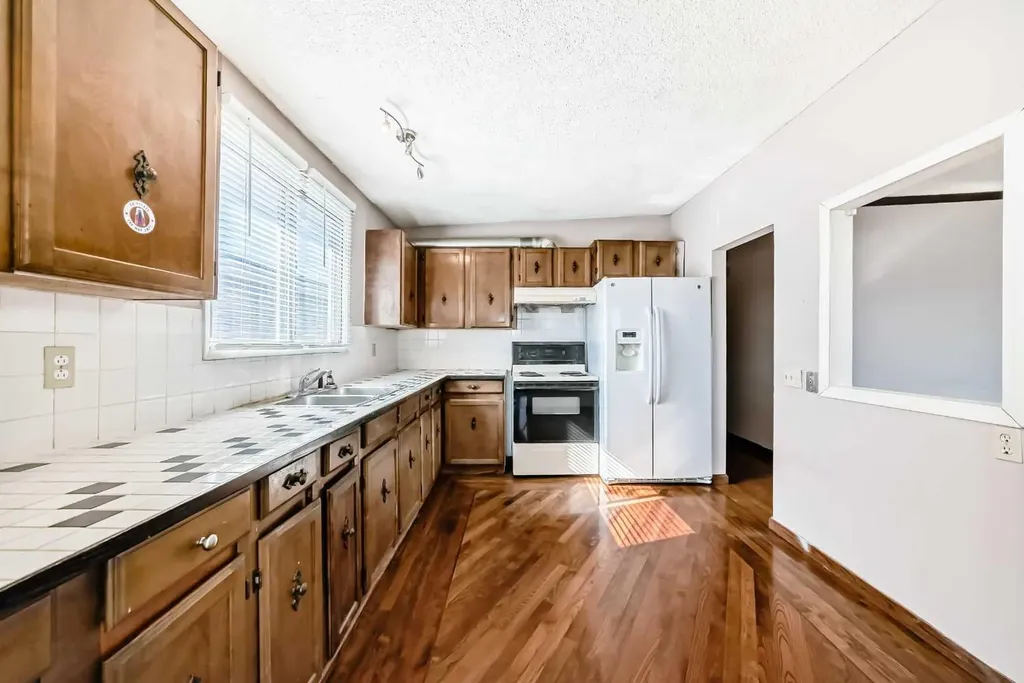 2610 Dover Ridge Drive SE Calgary AB T2B 2L3