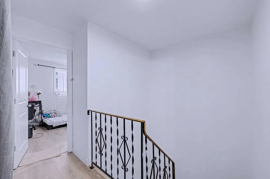 5404 10 Avenue SE Calgary AB T2A 5G4
